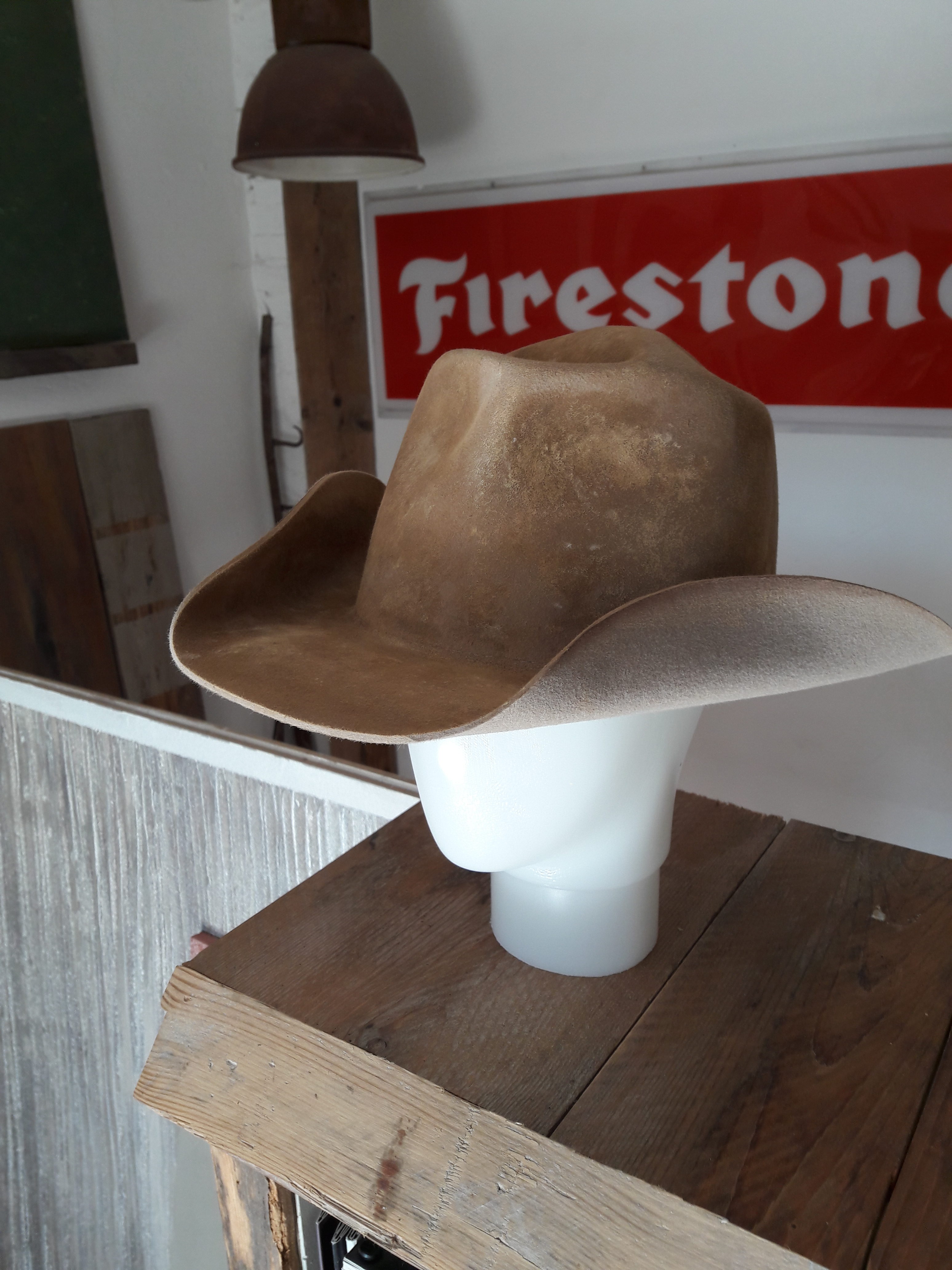 ARTEK, invecchiamento, invecchiamento cappello, cappello, cappello cowboy, vintage, personalizzazione, aging hat, hat, cowboy hat