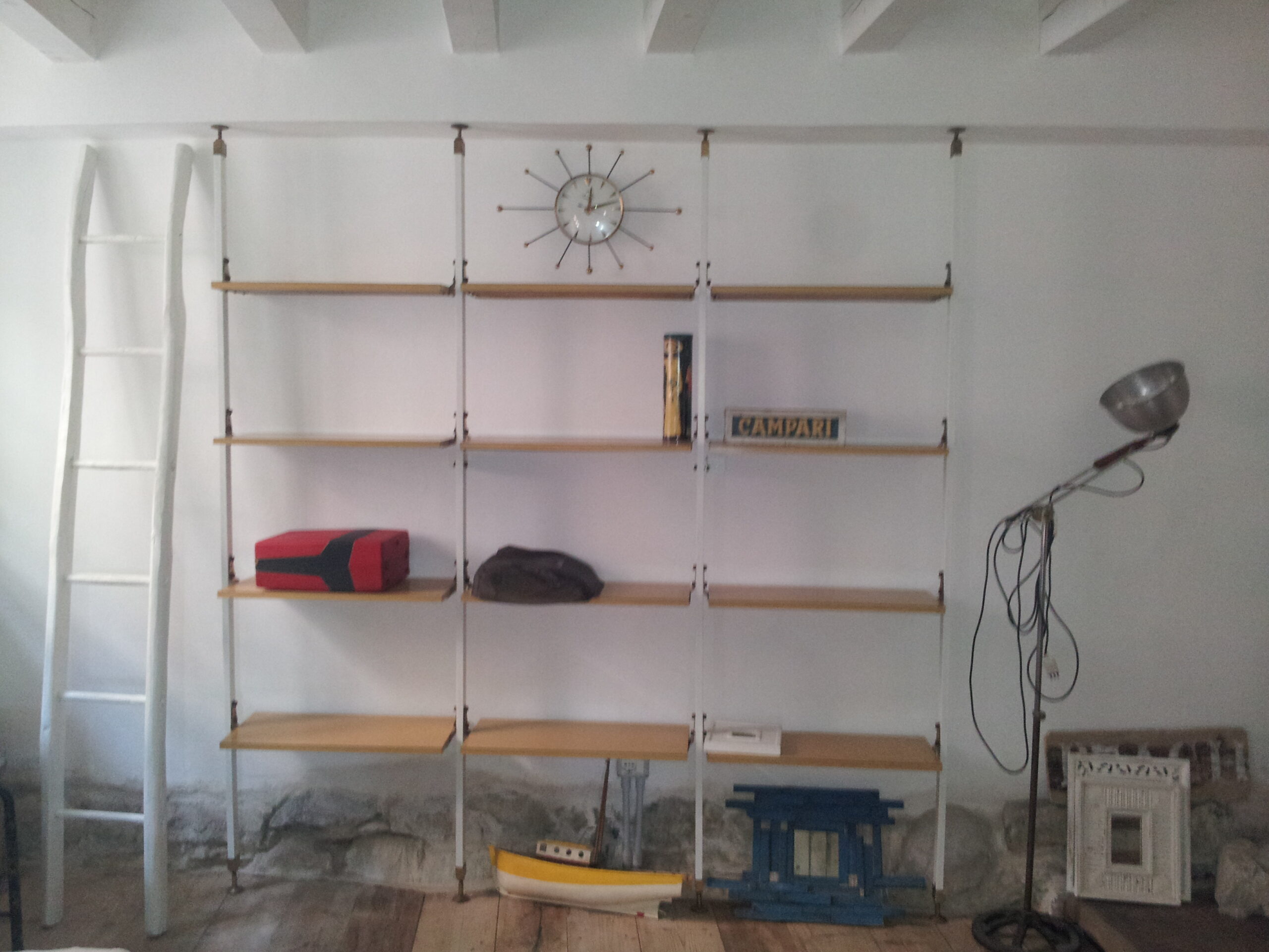 Artek, tinteggio interno, personalizzazione, home design, restyling, tinteggio a calce, tinteggio bianco, bianco, total white, interior design, arredamento interni, vintage