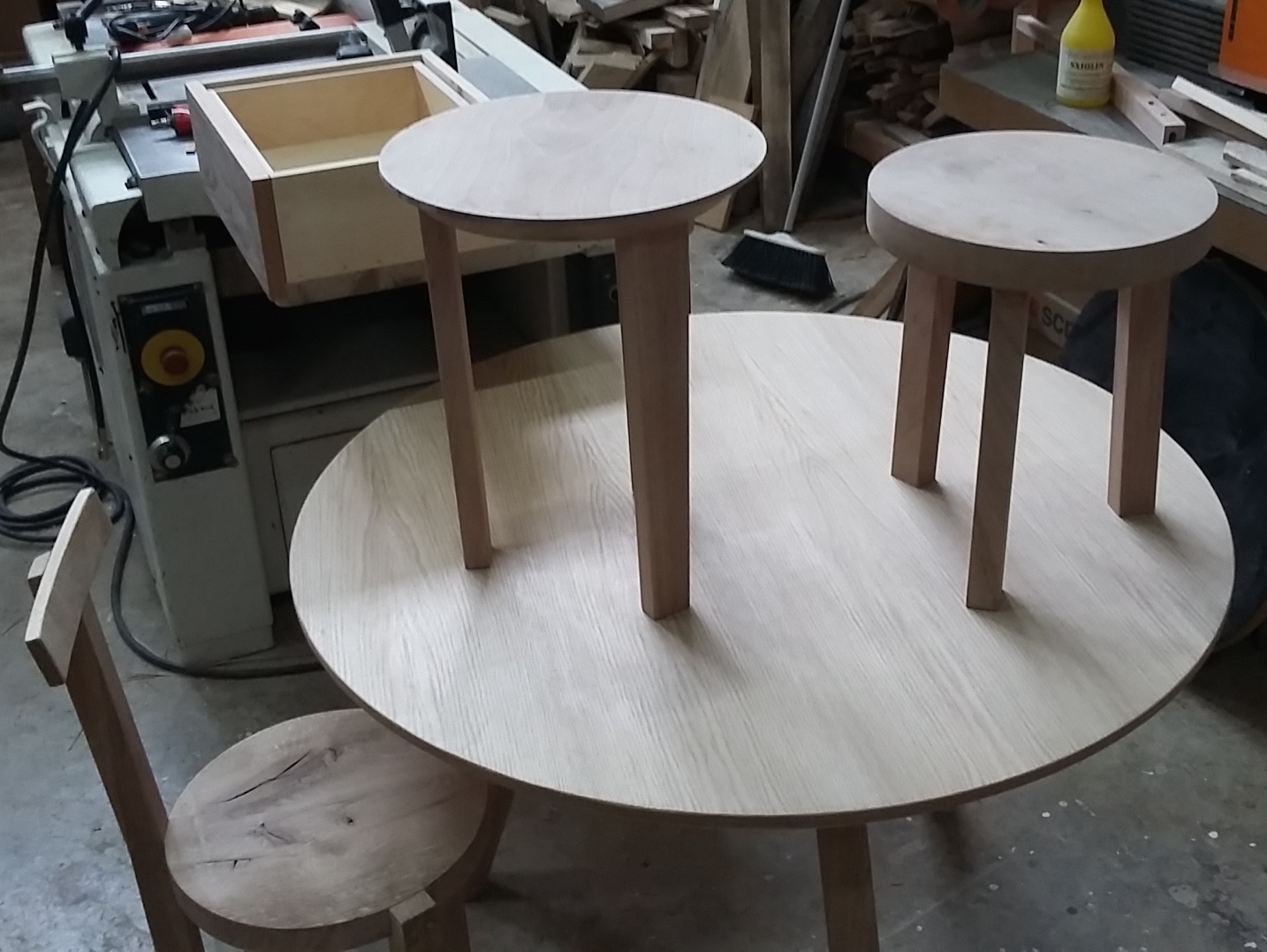 Artek, mobili, mobili su misura, tavola con sedie, tavola legno, sedie in legno, legno, legno naturale, legno di recupero, decorazione, interiore design, rifiniture